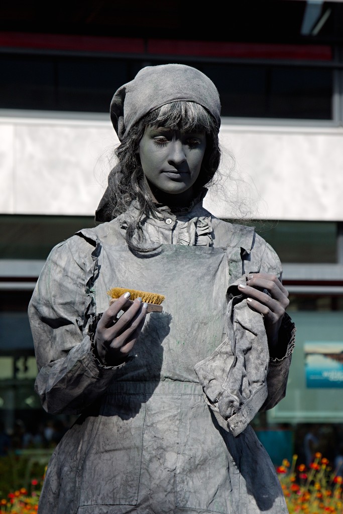 living statue levend standbeeld evenement event festival festiviteit kunst art straatkunst streetart artiest beeld beeldhouwwerk sculpture sculptuur